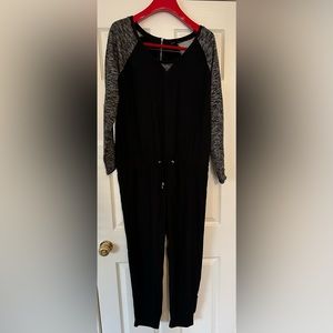 Express Long Sleeve Tie Waist Cargo Fleece Jumpsuit
Size Large